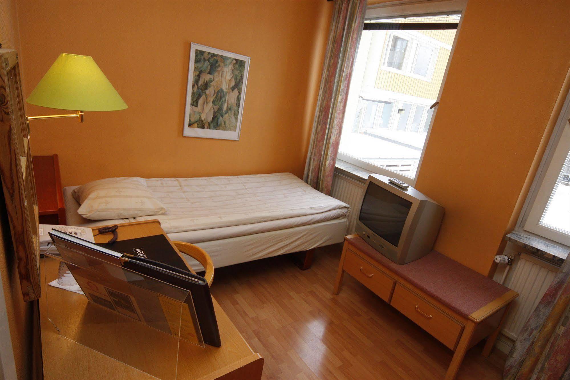 Hotel Aveny Bed & Breakfast Евле Экстерьер фото